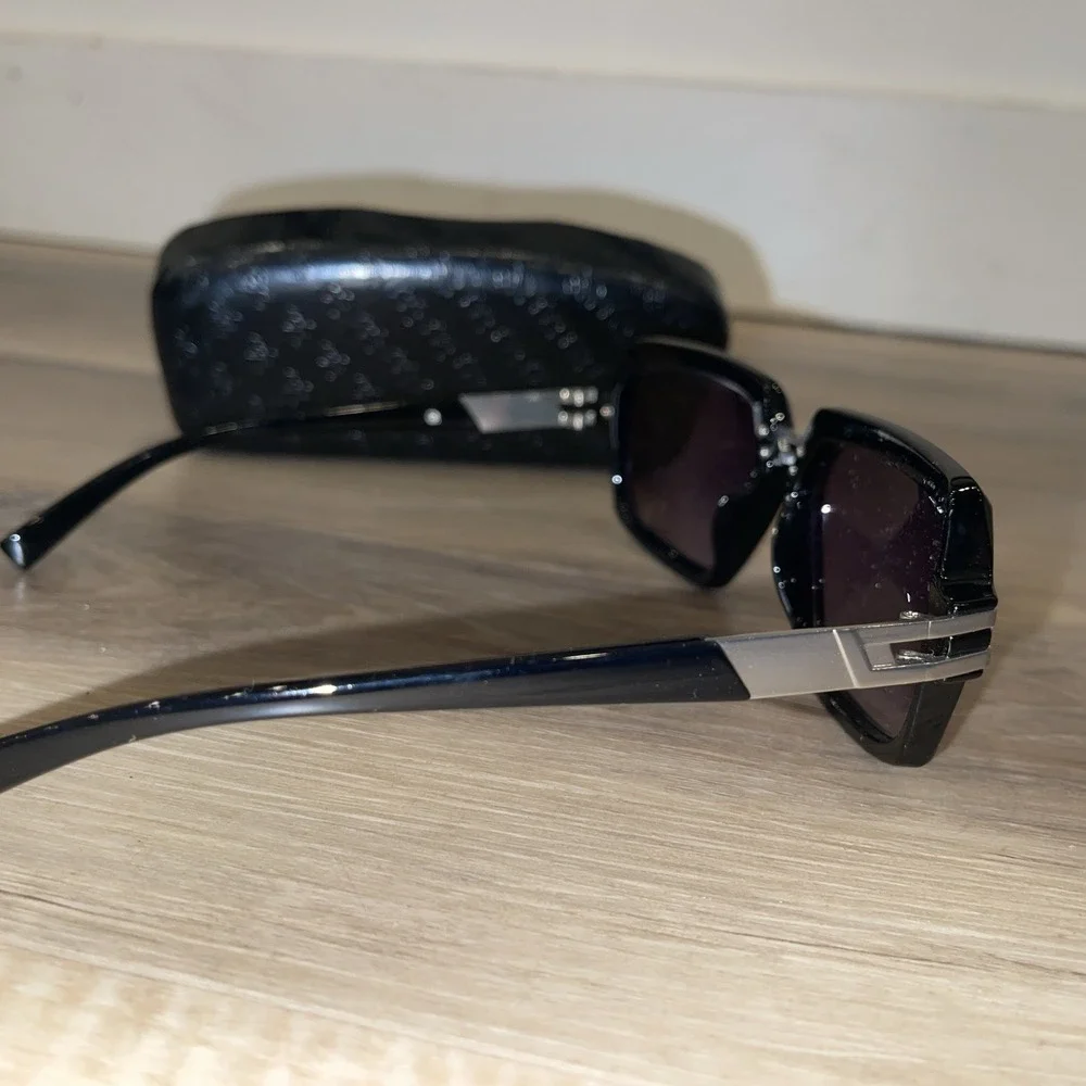 Guess by Marciano Sunglasses Black Frame Purple Gradient Lens Designer‎ w/ Case